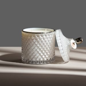Lumânare parfumată handmade în bombonieră Boem XL alb argintiu