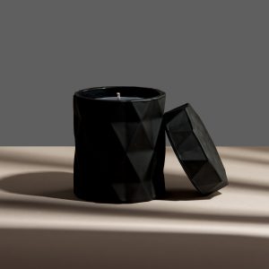 Lumânare neagră din ceară de soia, handmade în bombonieră minimalistă