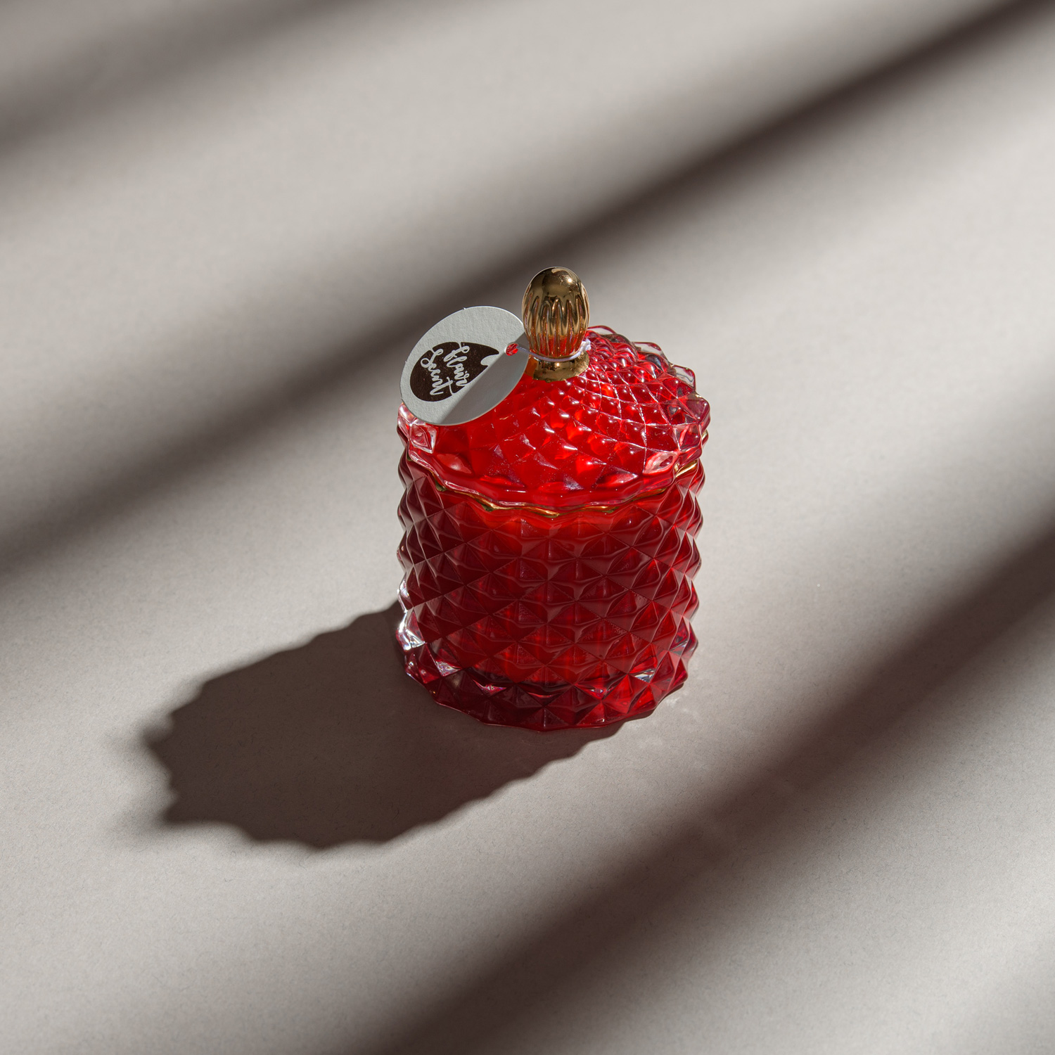 Lumânări parfumate din ceară de soia în bomboniere luxuriante