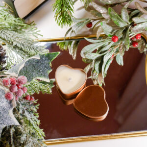 Lumânare parfumată în inimioară de călător cu arome calde de iarnă