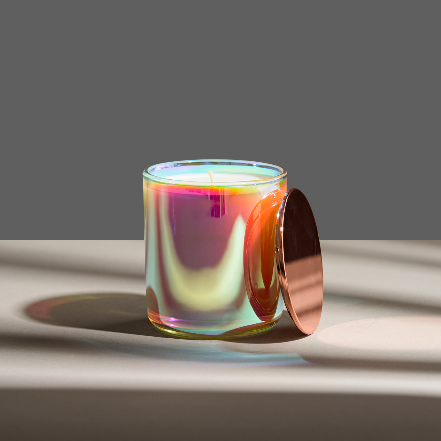 Lumânare parfumată cu Bujori Catifelați în pahar Vogue magic