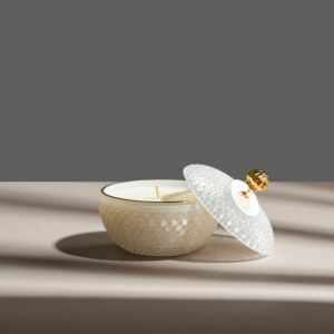 Lumânare parfumată în bombonieră Baby Elegance alb royal