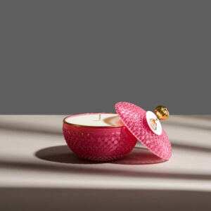 Lumânare parfumată cu arome de iarnă în bombonieră Baby Elegance roz royal