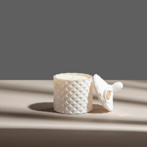 Lumânare parfumată în bombonieră baby Boem alb mat