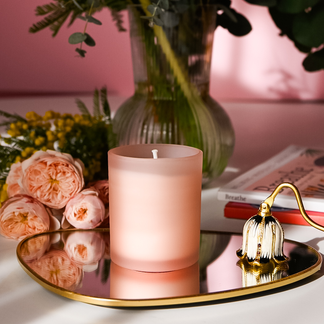 Lumânare parfumată în pahar roz mic