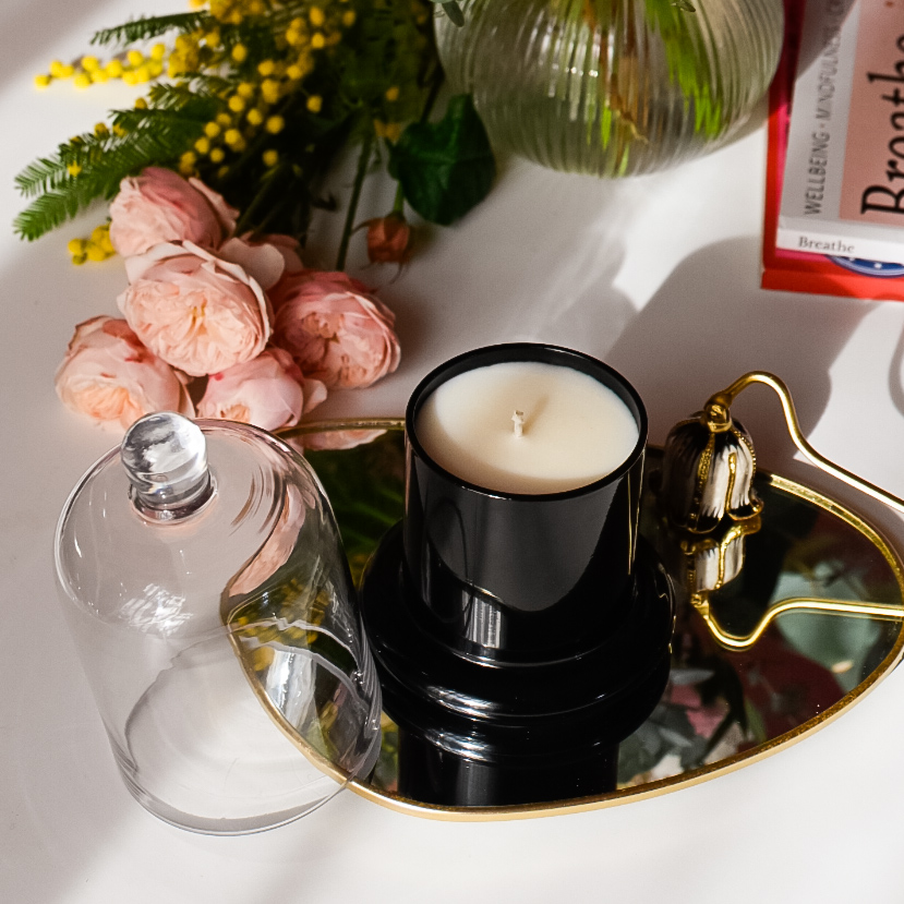 Lumânare parfumată în vas Cloche Mic Negru - imagine 4