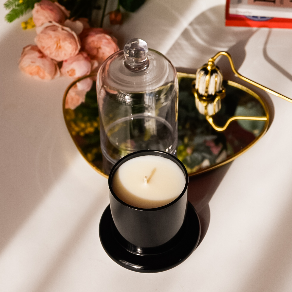 Lumânare parfumată în vas Cloche Mic Negru - imagine 2