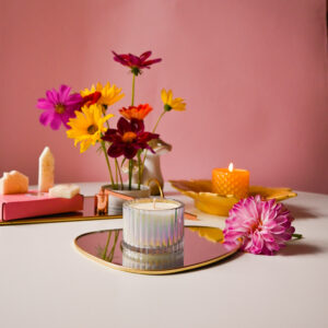 Lumânare parfumată în cupcake din sticlă transparentă iridescentă