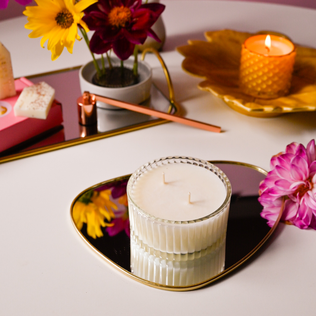 Lumânare parfumată în cupcake din sticlă transparentă cu striații - imagine 2