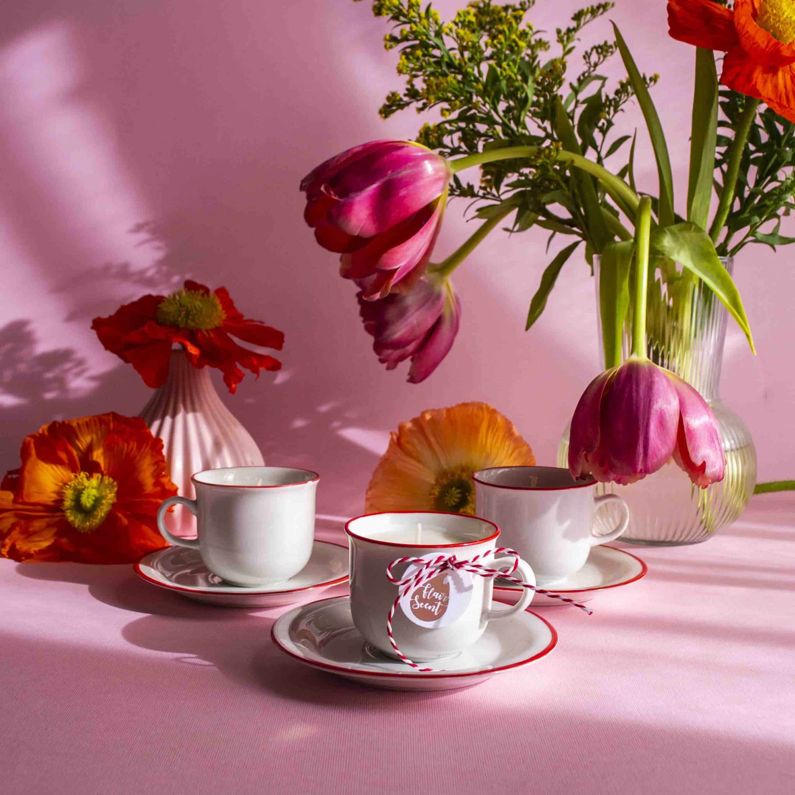 Lumânare parfumată în ceșcuță cu margine roșie - imagine 3