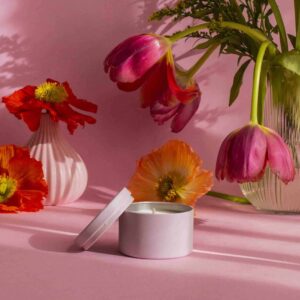 Lumânare parfumată handmade în cutie de călătorie roz pastel