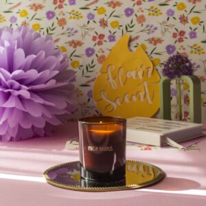 Lumânare parfumată în pahar Nice Buns