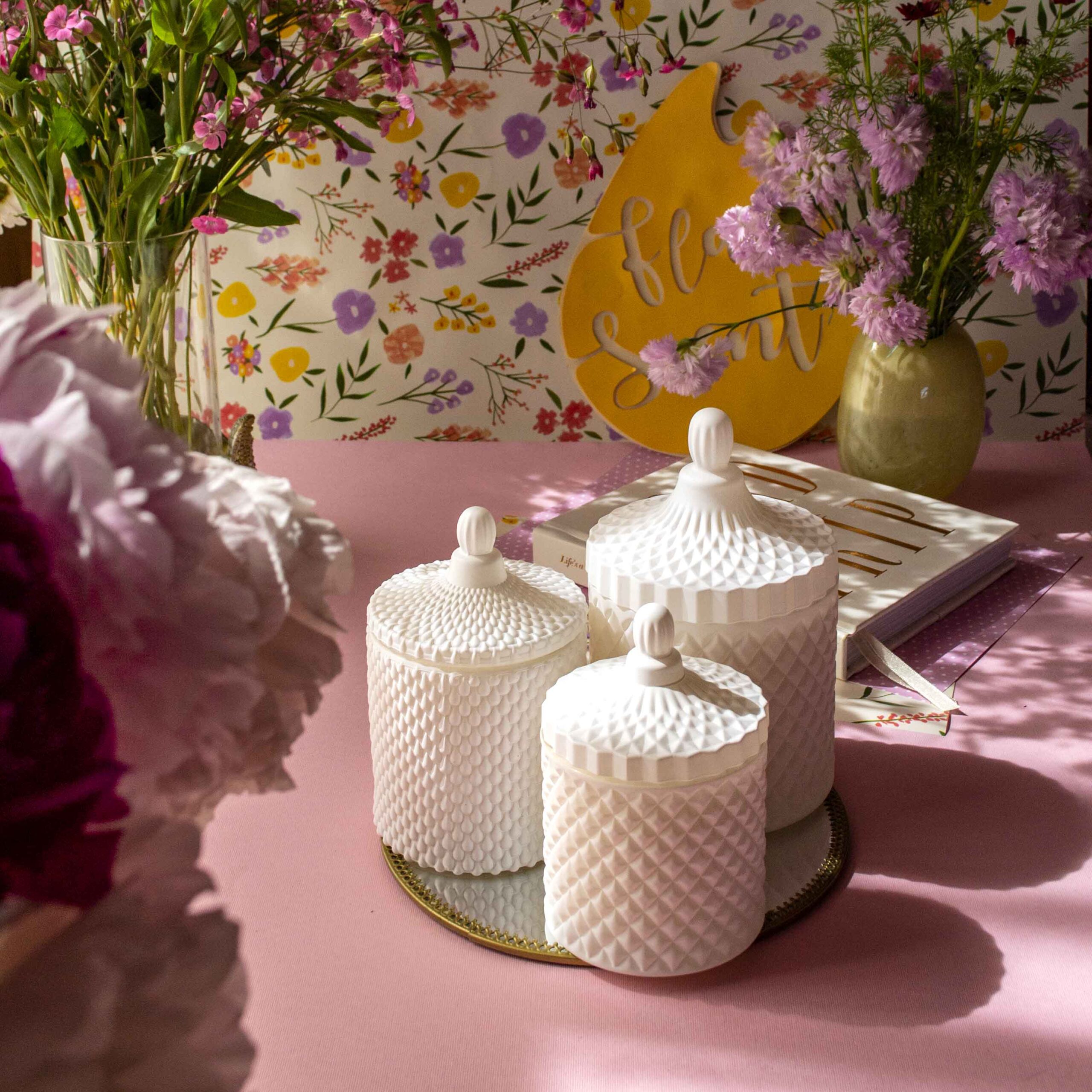 Set ALL WHITE cu 3 lumânări parfumate în bomboniere Boem