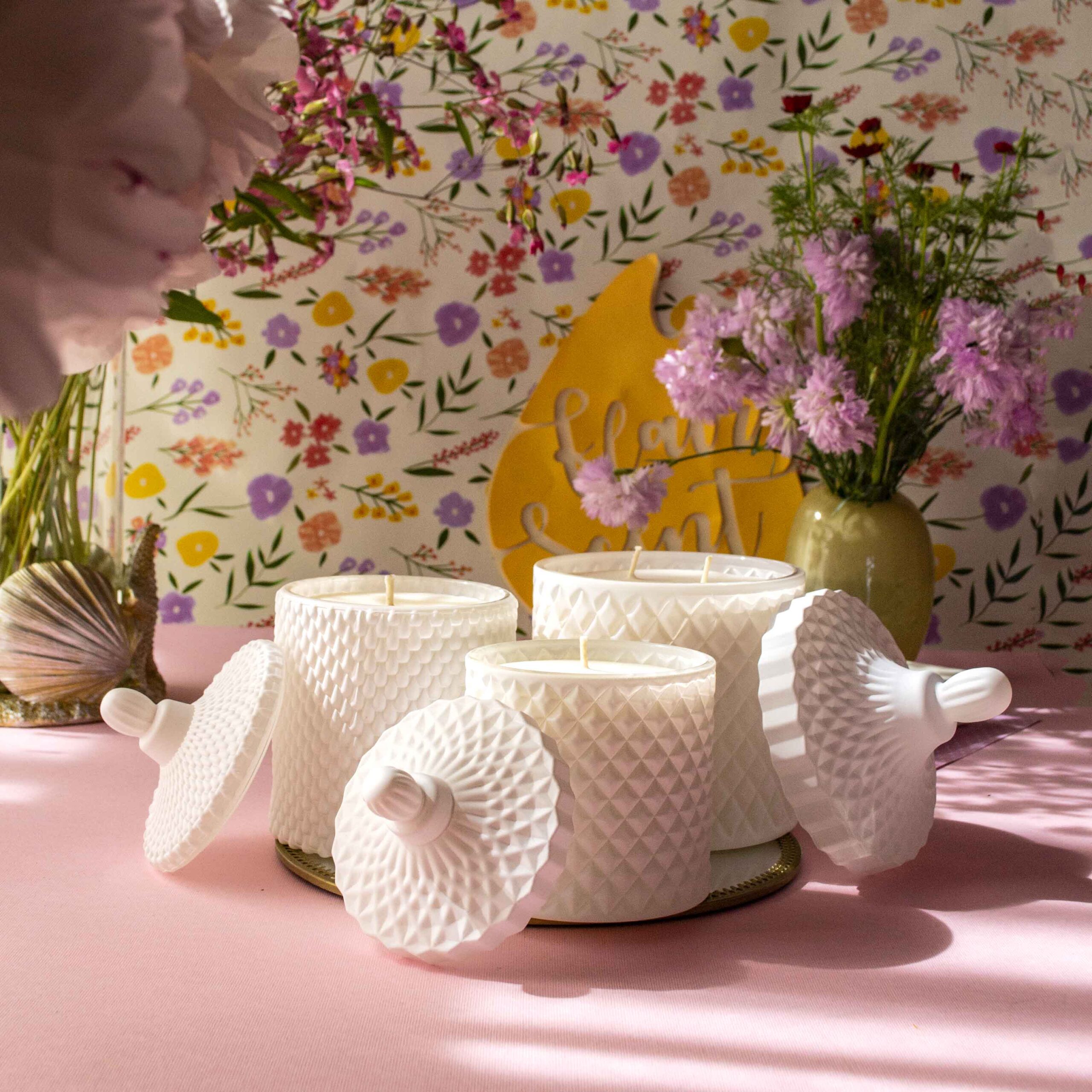 Set ALL WHITE cu 3 lumânări parfumate în bomboniere Boem - imagine 3