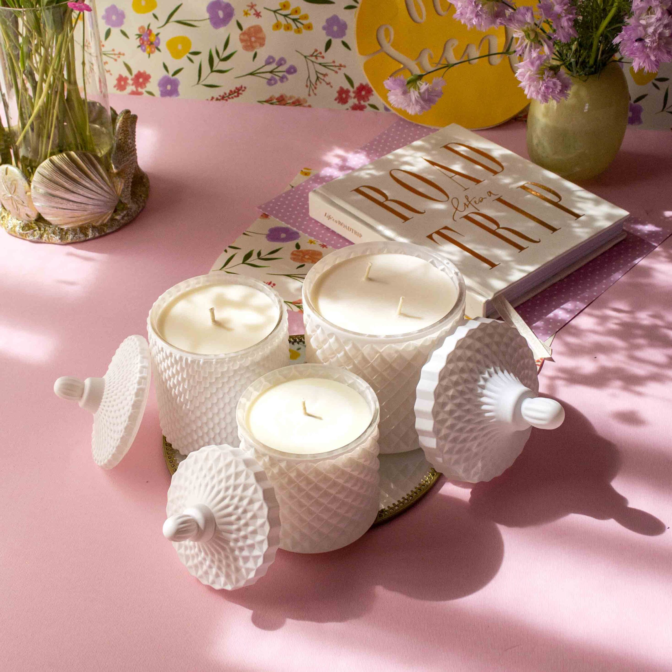 Set ALL WHITE cu 3 lumânări parfumate în bomboniere Boem - imagine 2