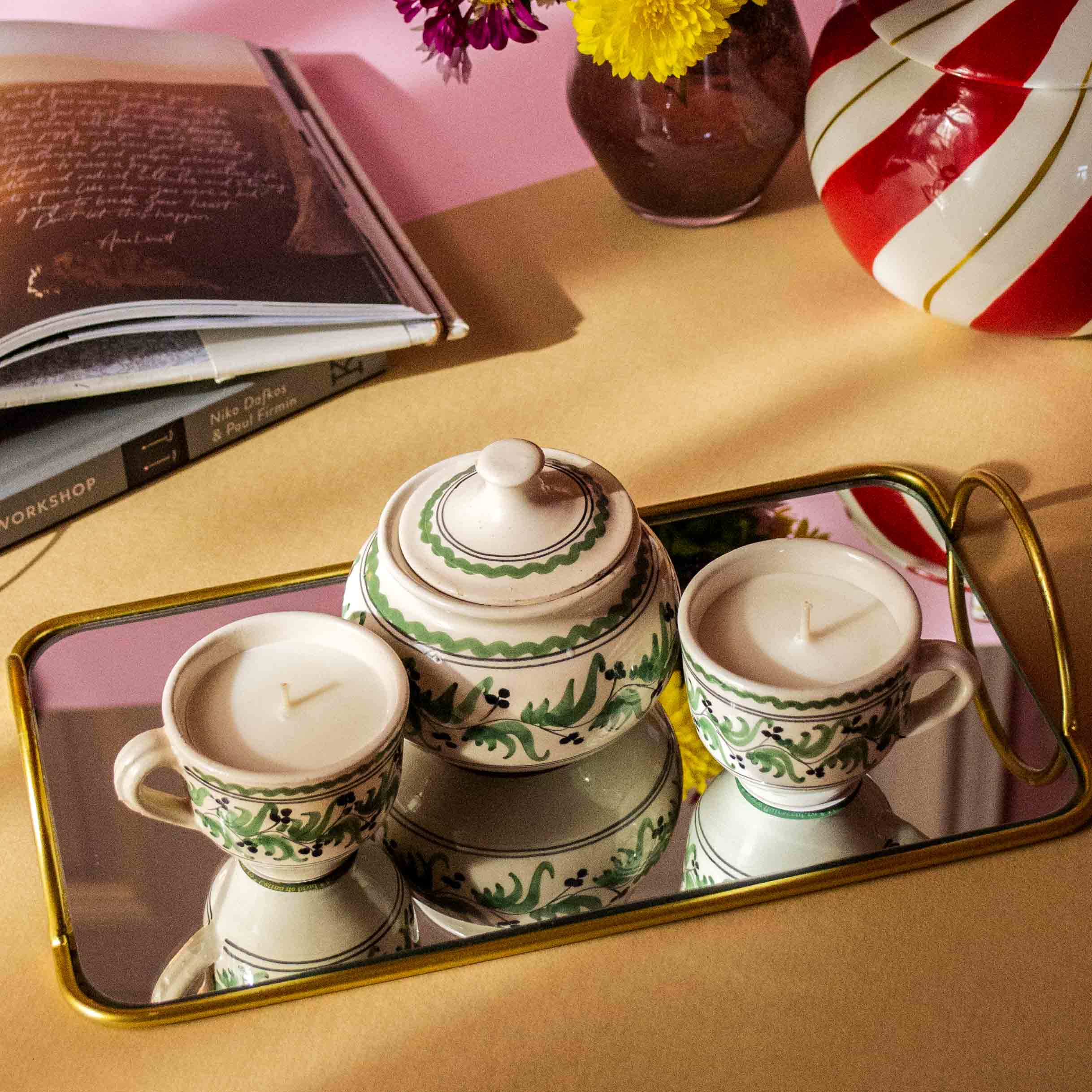 Set cu 3 lumânări parfumate de iarnă în vase cu motiv tradițional