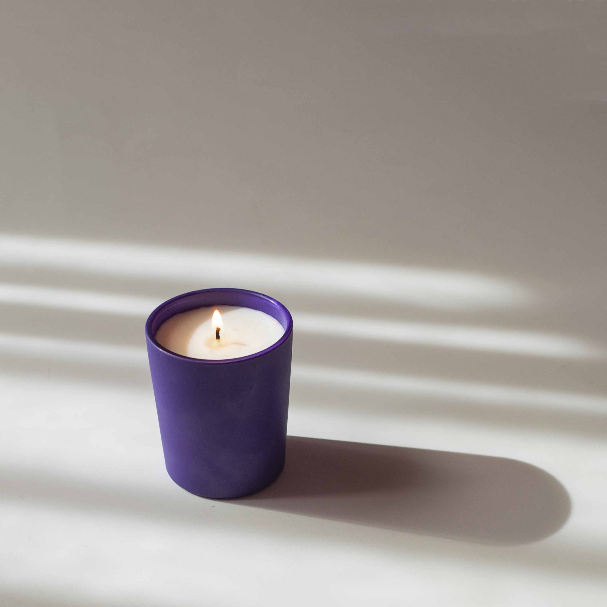 Lumânare parfumată în Minipahar mov