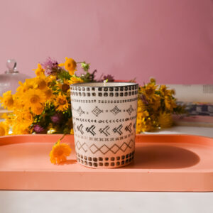 Lumânare parfumată cu Napolitană cu alune în pahar ceramic cu motiv gri