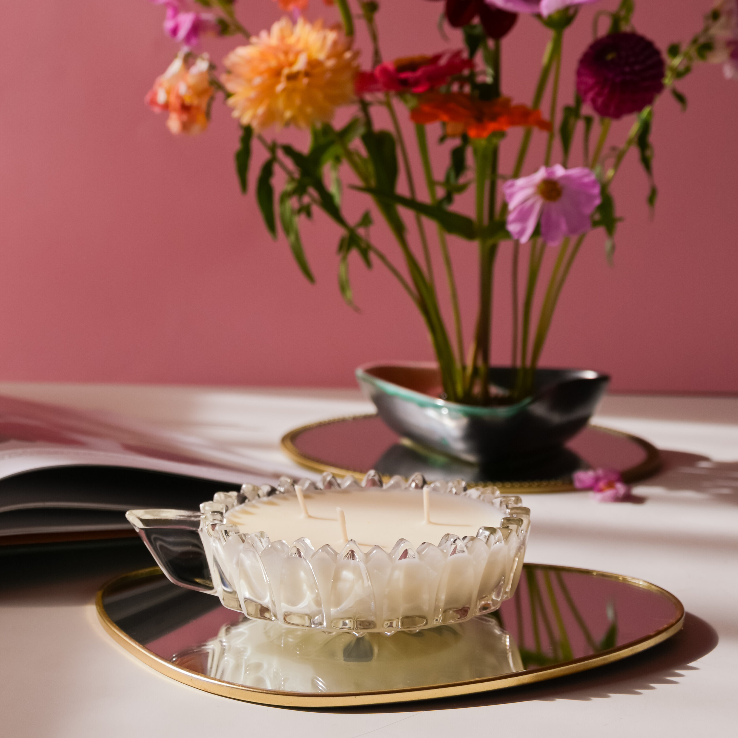 Lumânare parfumată în ceașcă Cristal cu 3 fitiluri