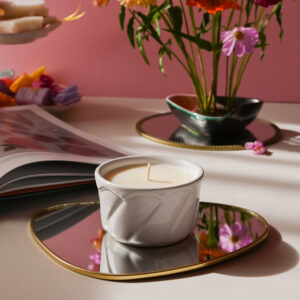 Lumânare parfumată în cupcake ceramic alb