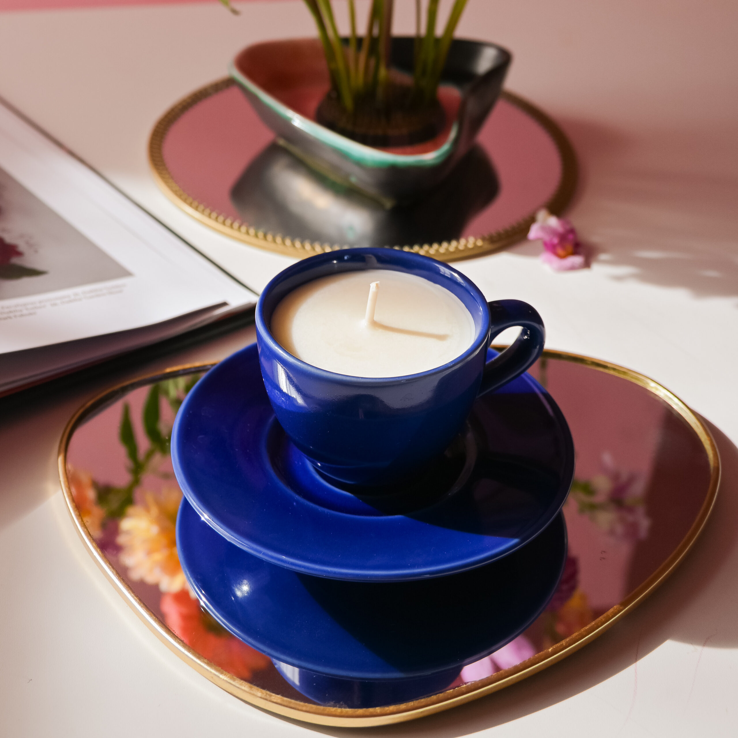 Lumânare parfumată în ceșcuță ceramică navy - imagine 4