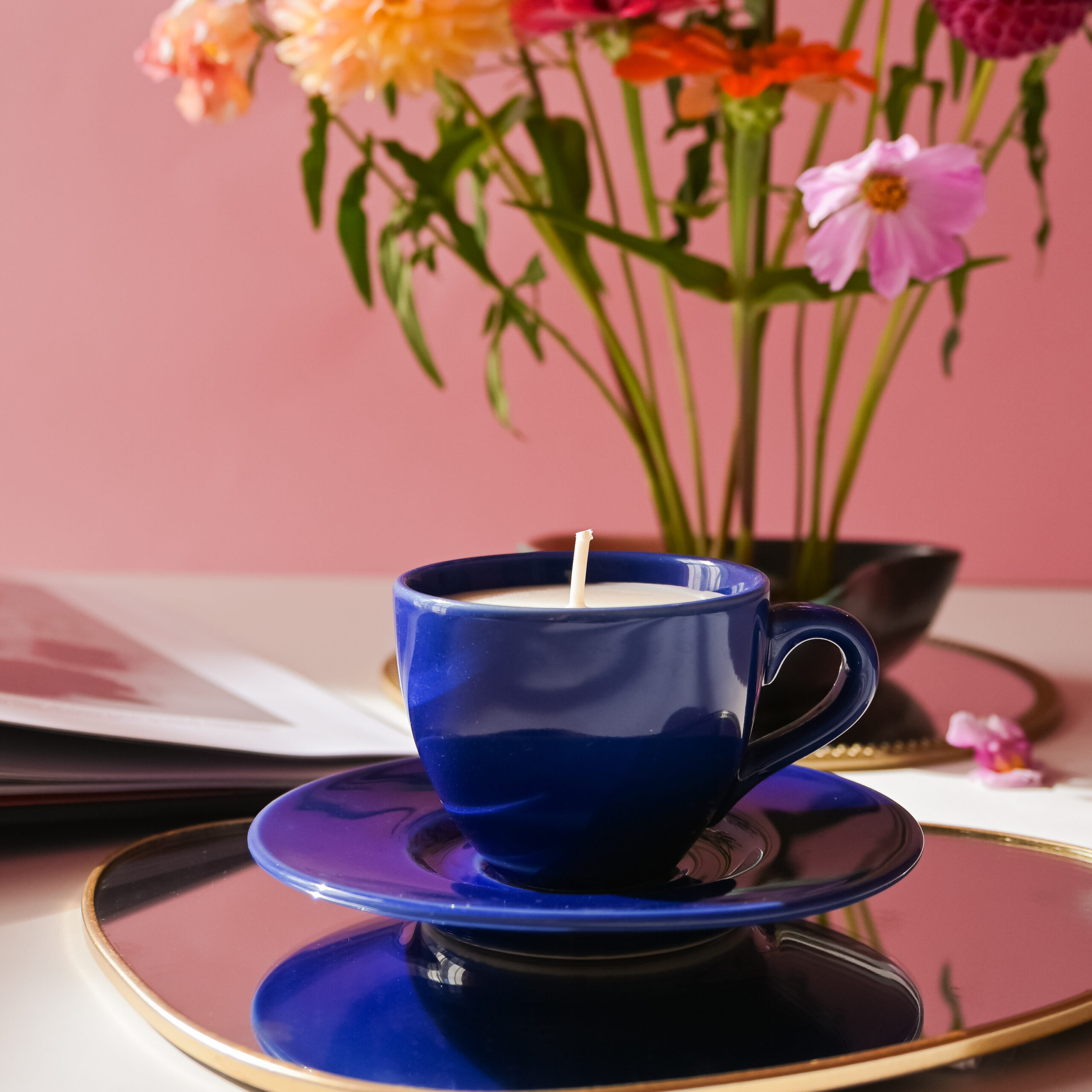 Lumânare parfumată în ceșcuță ceramică navy - imagine 3