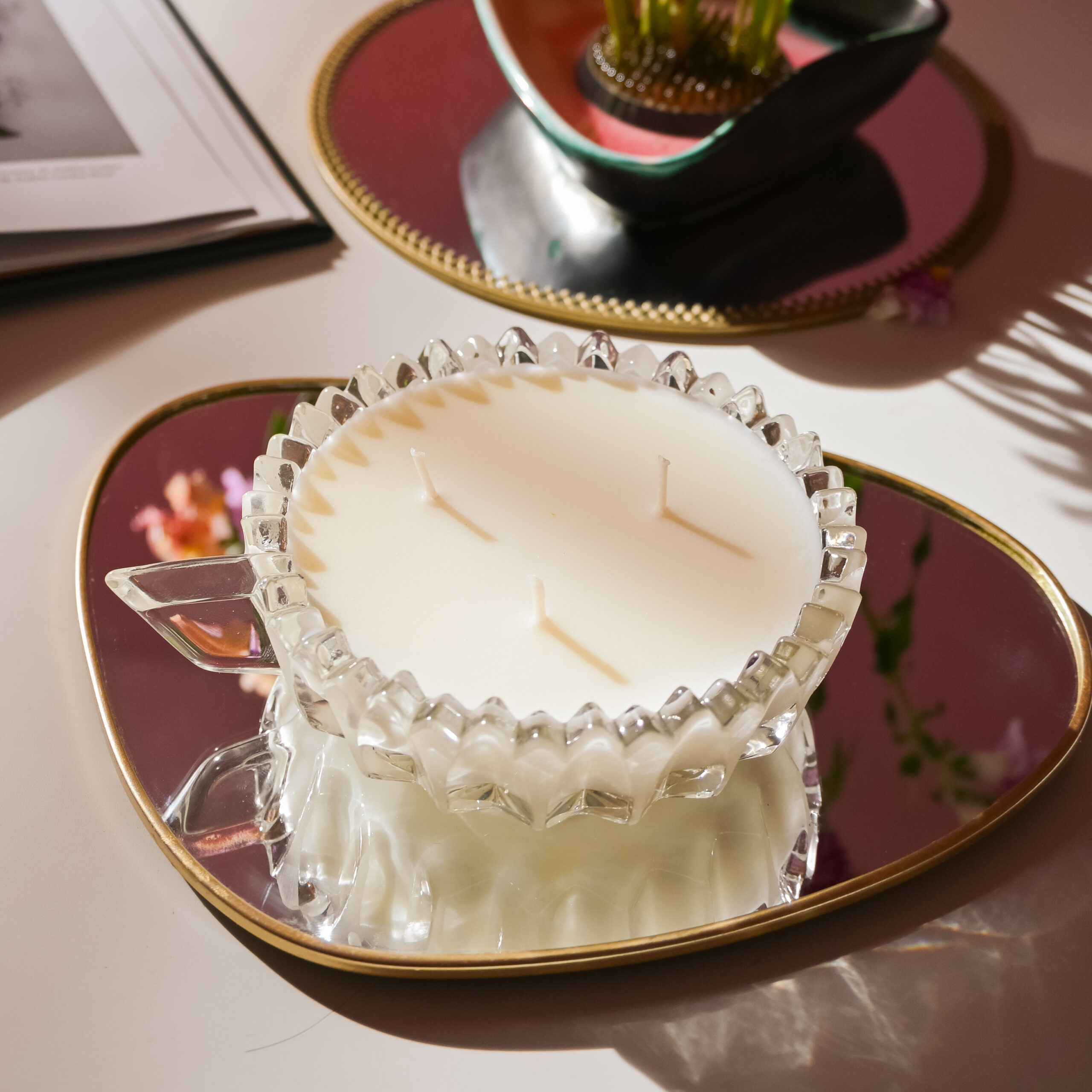 Lumânare parfumată în ceașcă Cristal cu 3 fitiluri - imagine 5