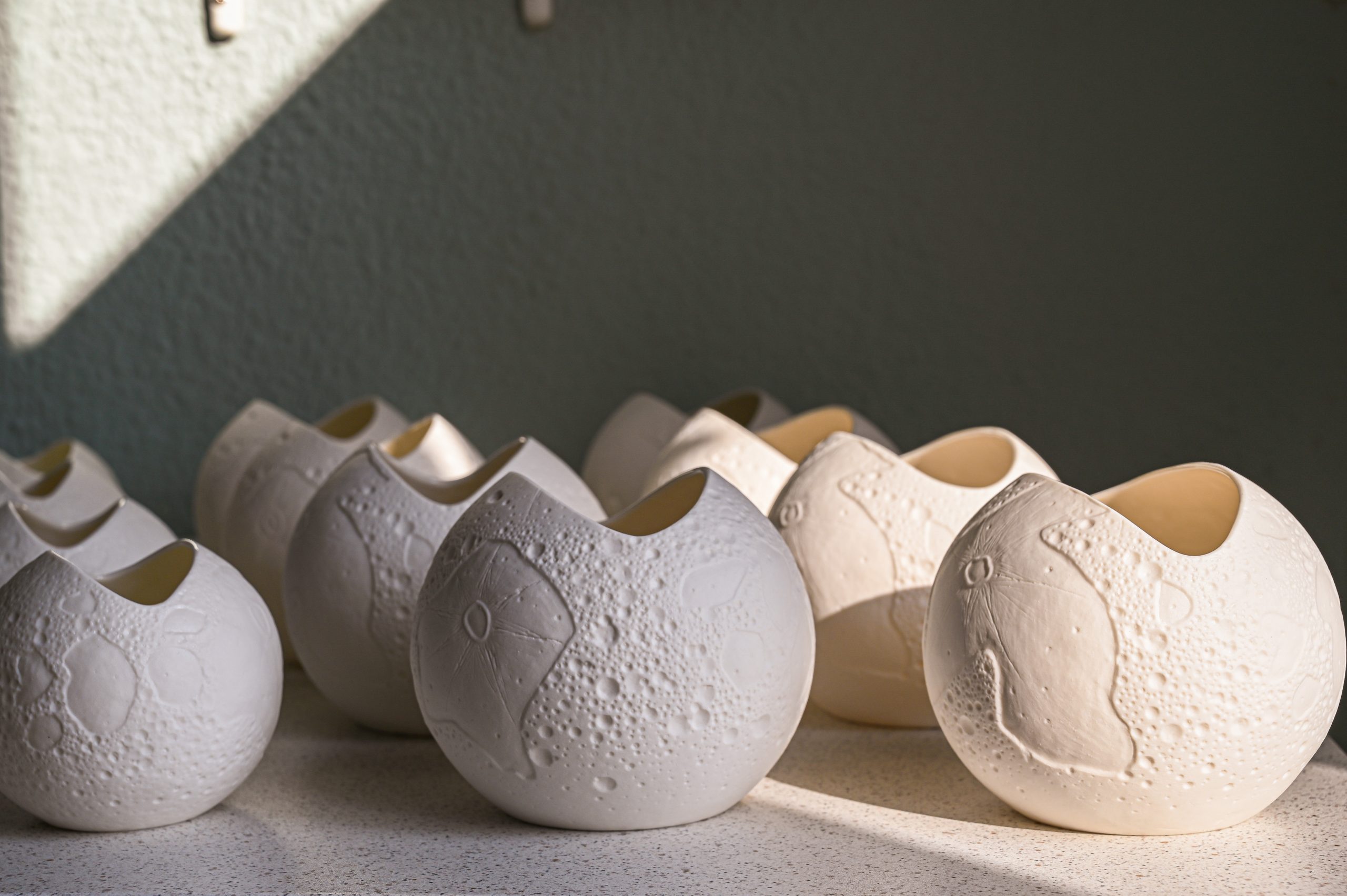 Lumânare parfumată în Lună plină din porțelan translucent mare - imagine 4