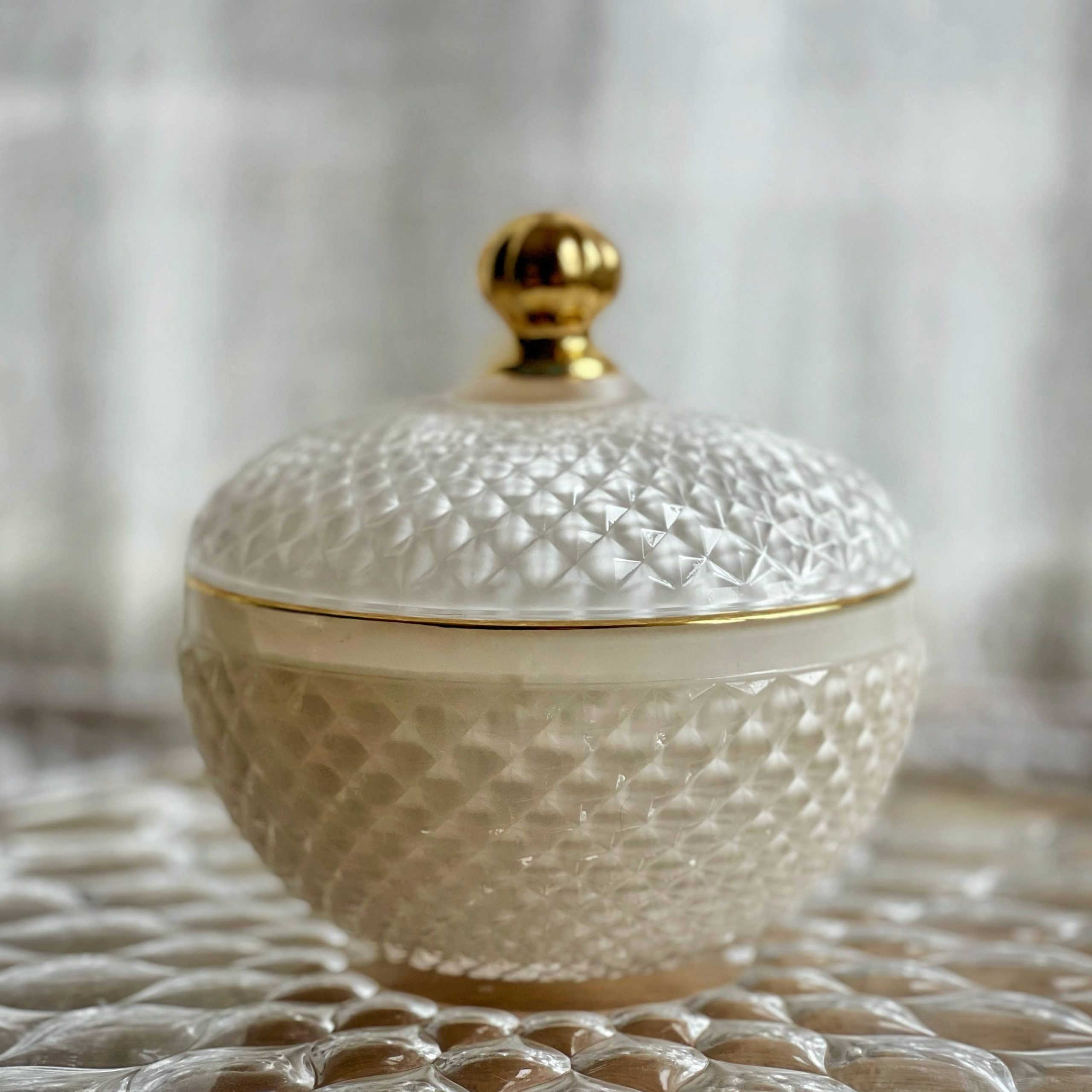 Lumânare parfumată în bombonieră Elegance alb royal - imagine 11