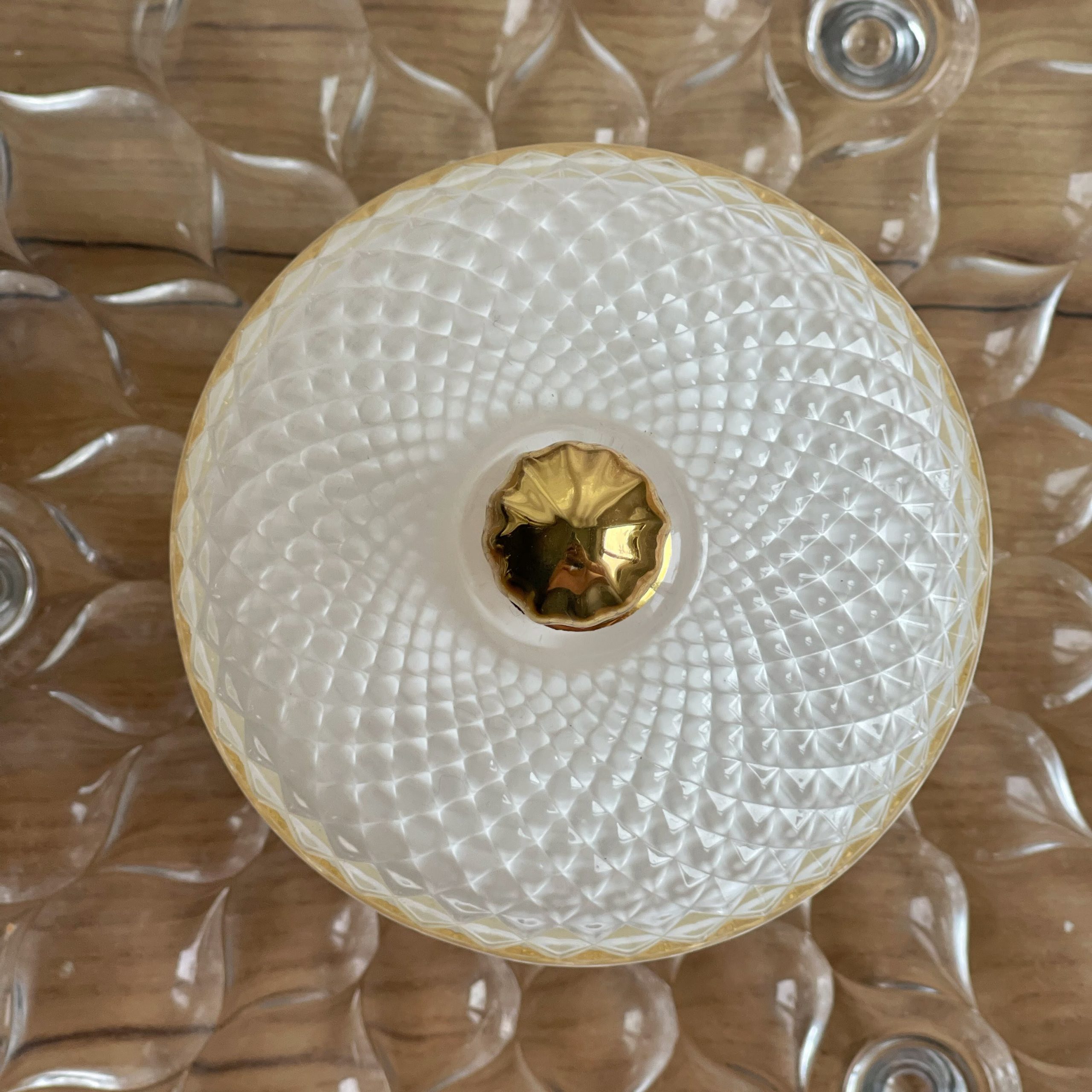 Lumânare parfumată în bombonieră Elegance alb royal - imagine 12