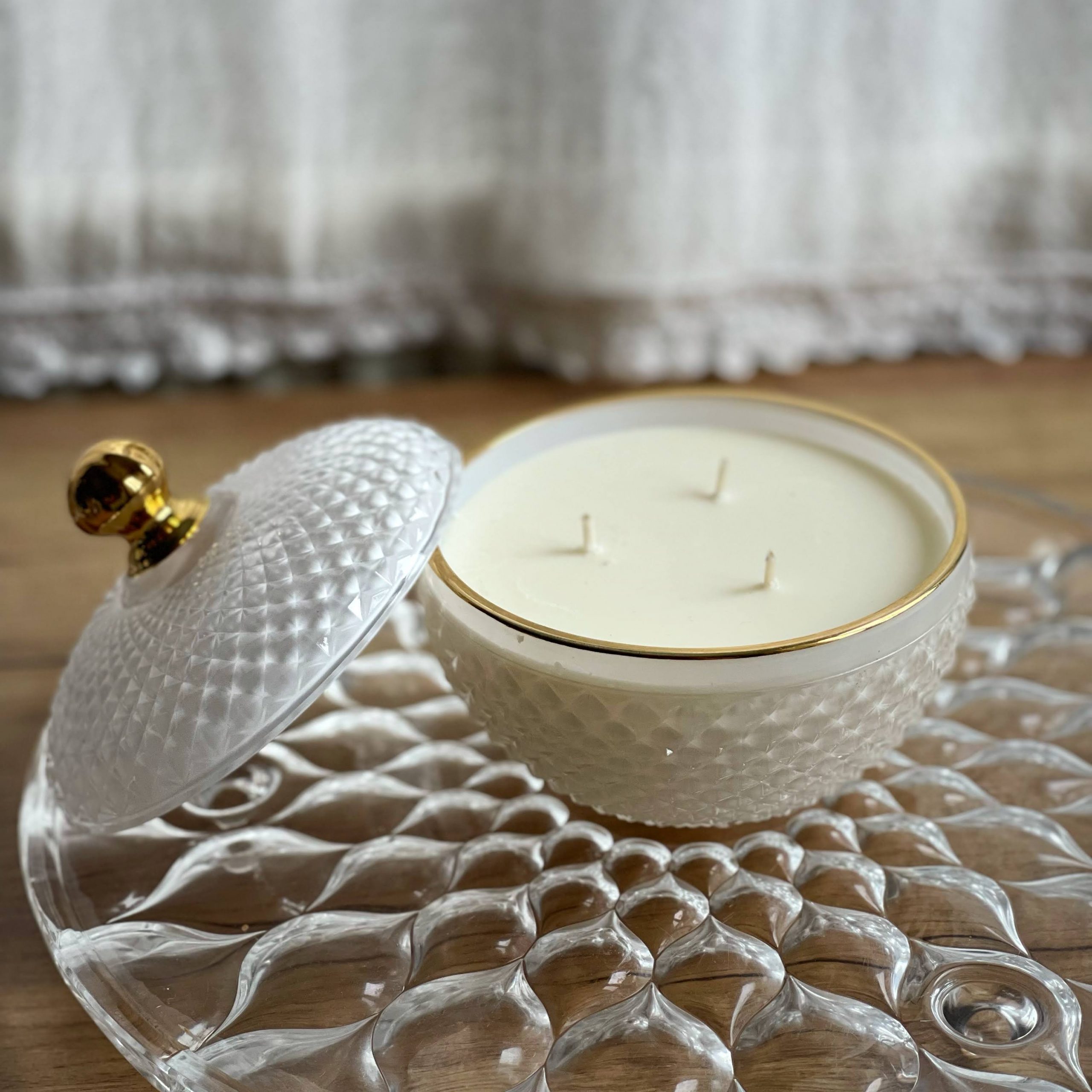 Lumânare parfumată în bombonieră Elegance alb royal - imagine 13