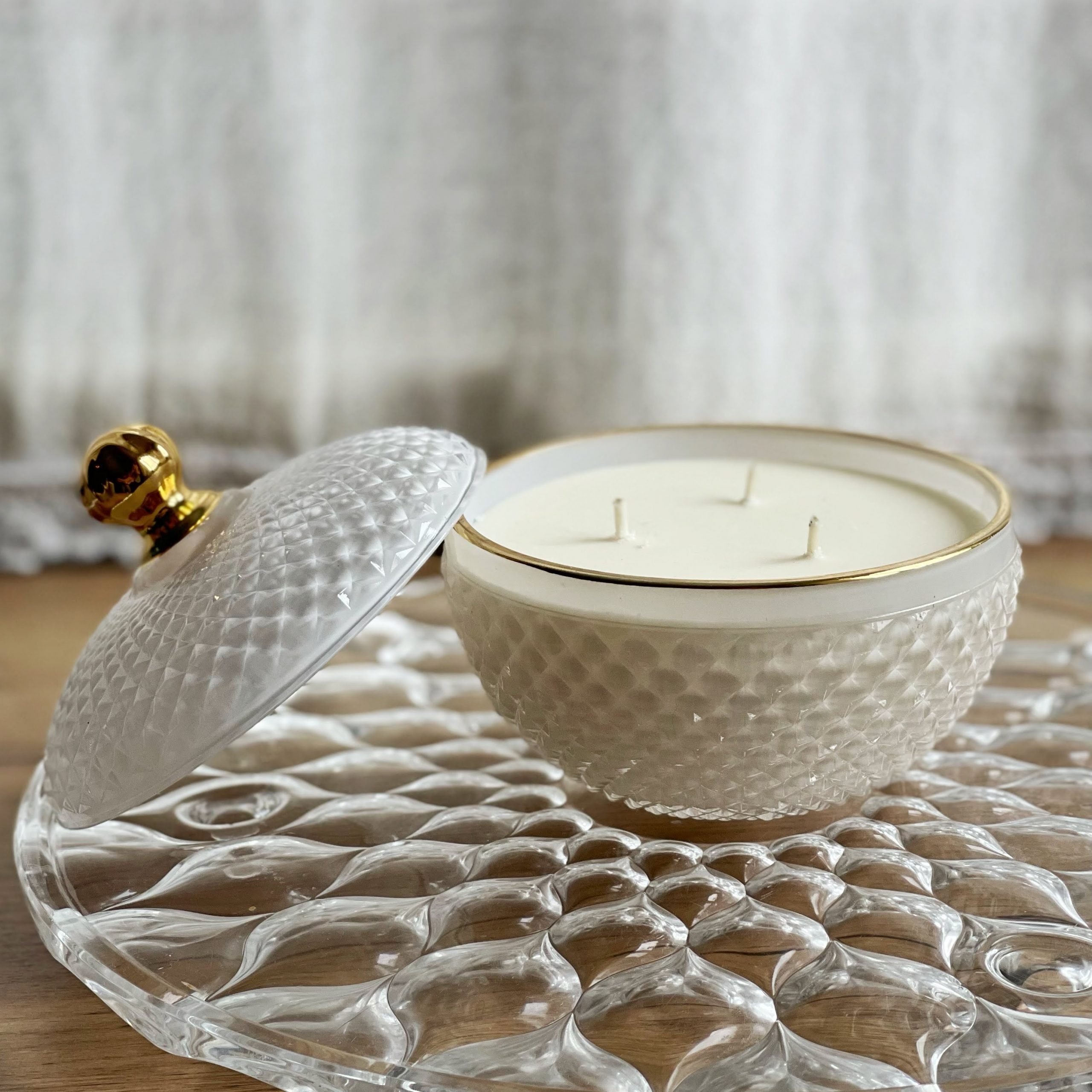 Lumânare parfumată în bombonieră Elegance alb royal - imagine 6