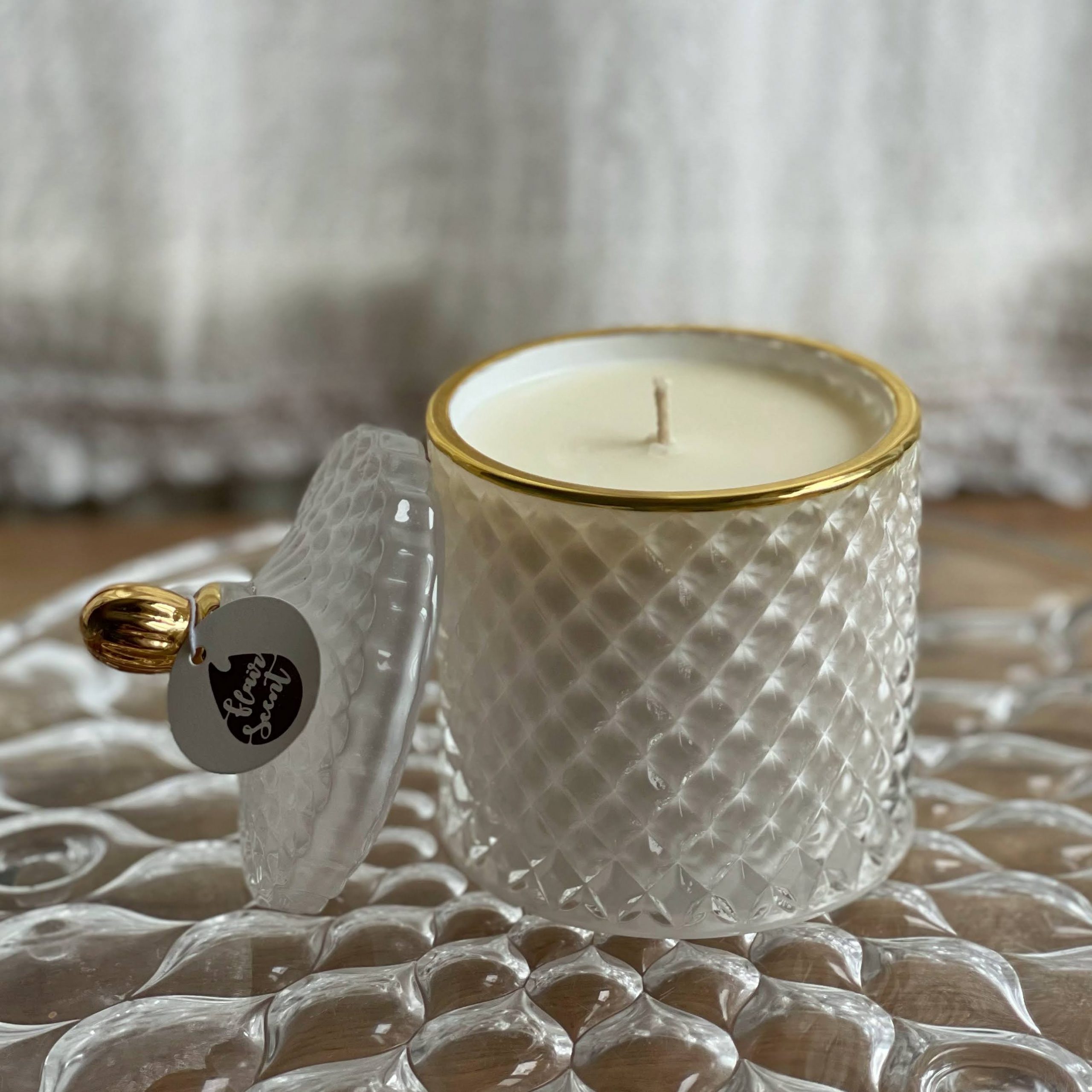 Lumânare parfumată în bombonieră Elegance alb royal - imagine 14