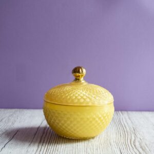 Lumânare parfumată în bombonieră Elegance galben royal