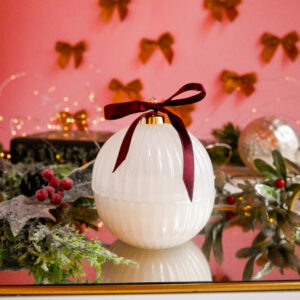 Lumânare parfumată "Marele Glob Alb ca Zapada" cu arome de colecție