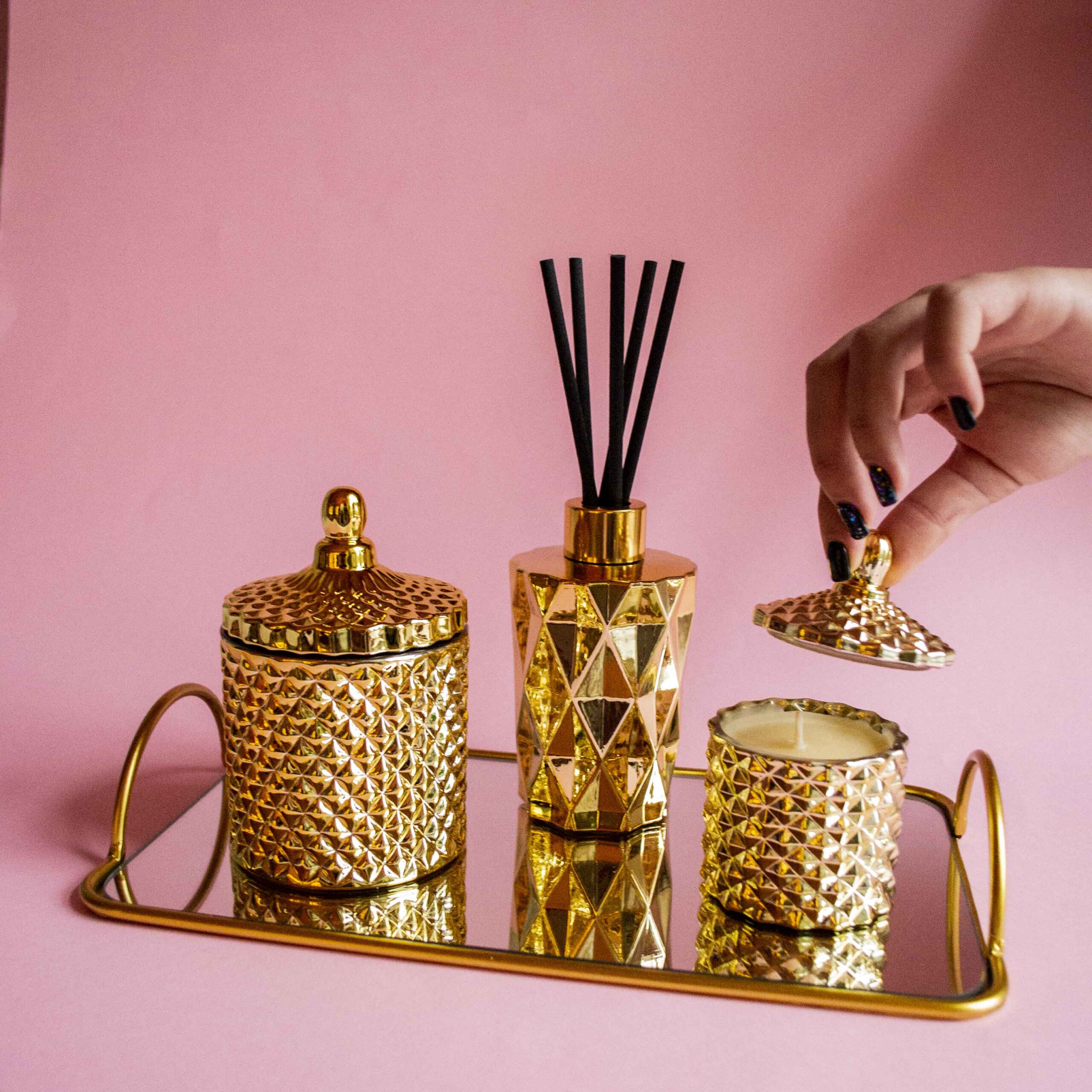 Set cu lumânari parfumate Boem și difuzor de parfum de cameră auriu