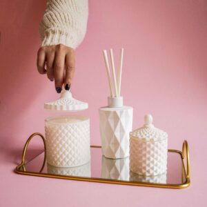 Set cu lumânari parfumate Boem și parfum de cameră alb mat