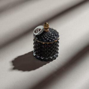 Lumânare parfumată în bombonieră baby Boem negru royal