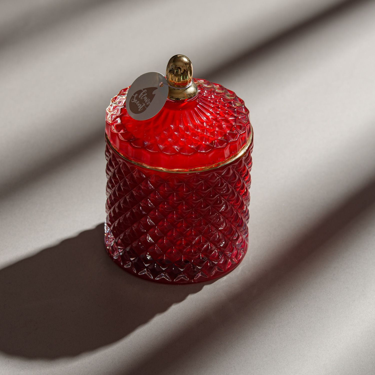 Lumânare parfumată cu Bucurie de iarnă în bombonieră Boem Roșu Royal - imagine 2