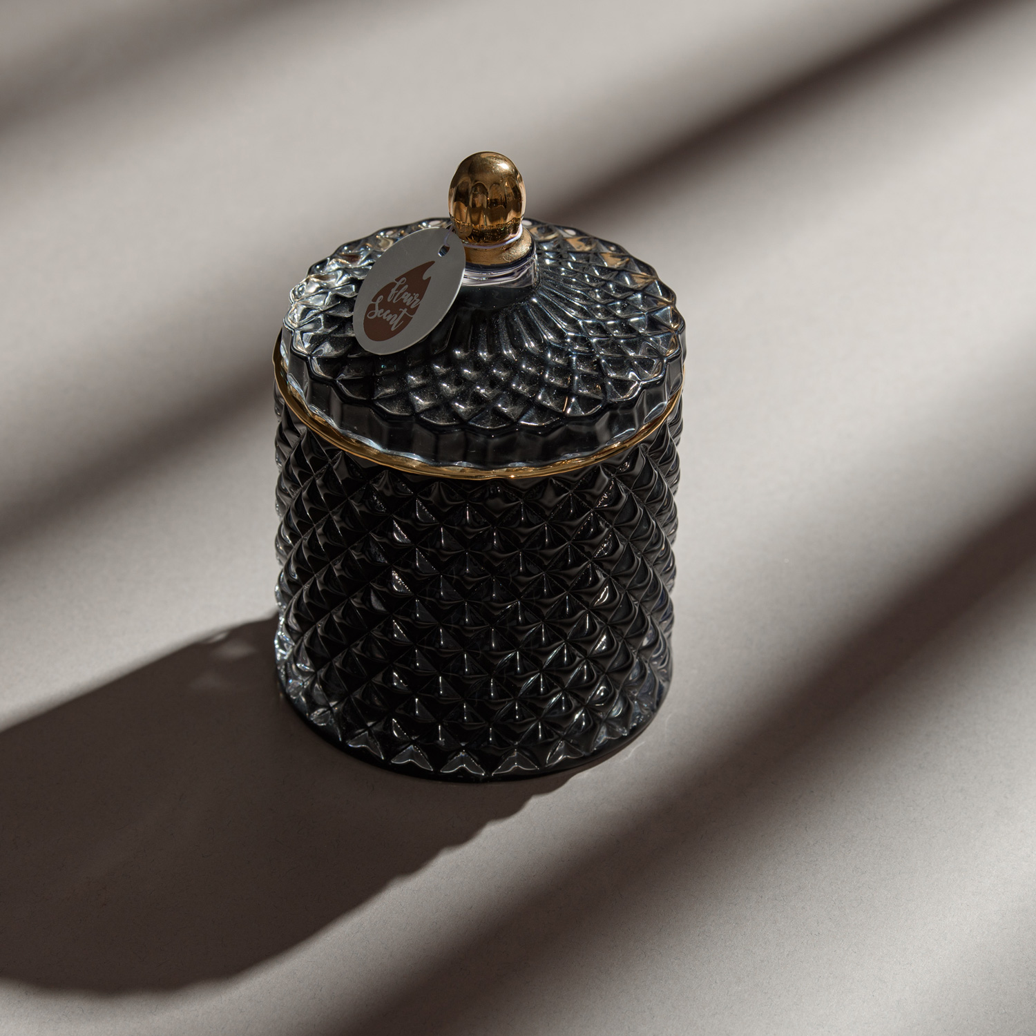 Lumânare parfumată în bombonieră Boem negru royal