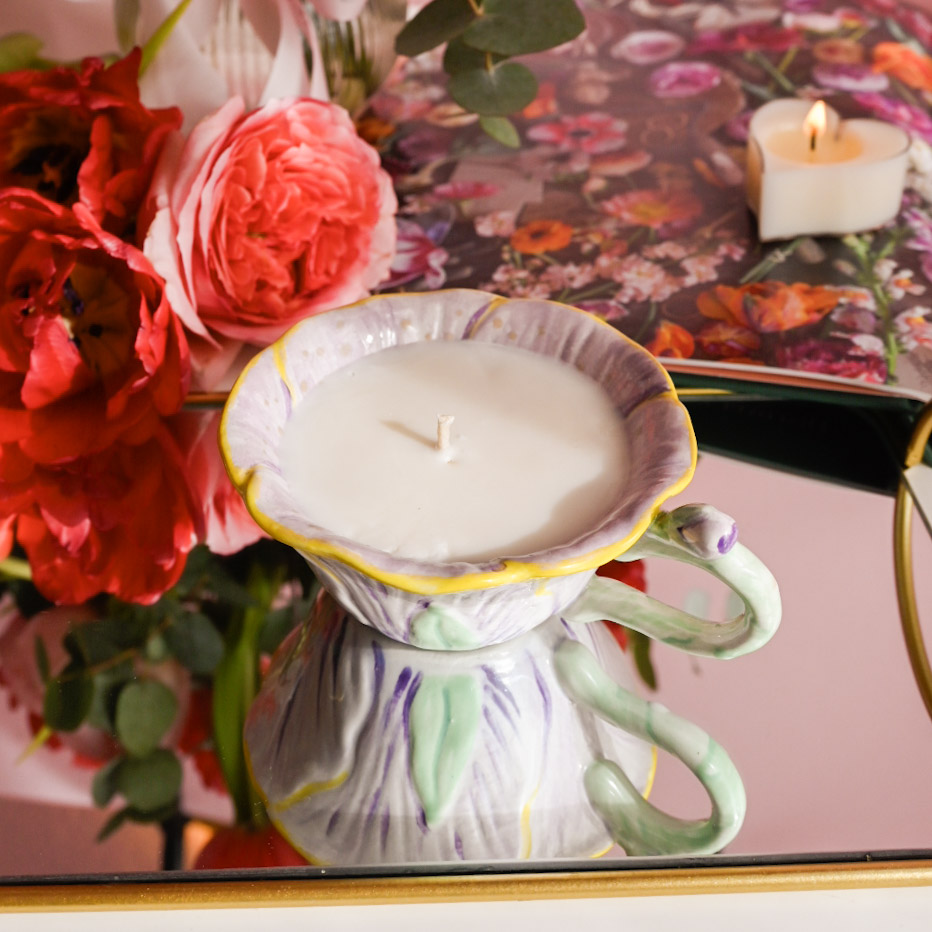 Lumânare parfumată cu Zambile Sălbatice în petale lila - imagine 4