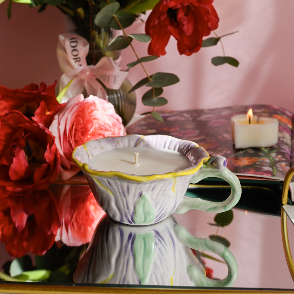 Lumânare parfumată cu Zambile Sălbatice în petale lila - imagine 2