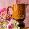 Lumânare artizanală în sosieră de ceramică cu aromă de Pâine caldă