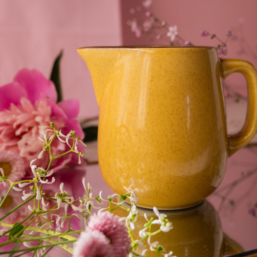 Lumânare artizanală în sosieră de ceramică glabenă